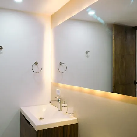 Beautiful 2 Bedroom Duplex In The Heart Of *