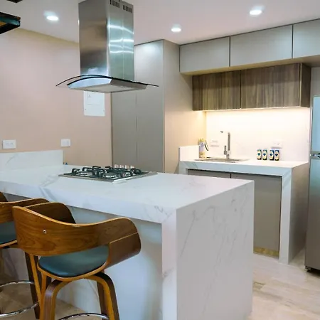 Beautiful 2 Bedroom Duplex In The Heart Of